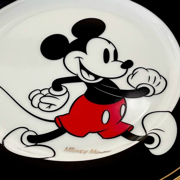 Disney Mickey Mouse Classic Gold Signature by Zrike Plate 8” Black & Gold Rimmed - Picture 2 of 5